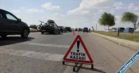 Avcılarda E5te feci kaza Otomobil önce metrobüse çarptı sonra yan yola uçtu-1.webp