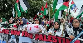 Berlinde İsrail Büyükelçiliği önünde Filistine destek gösterisi düzenledi-1.webp