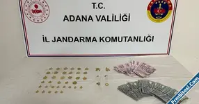 Jandarma sahte polisi yakalayıp dolandırılan altın ve paraları buldu-1.webp Jandarma sahte polisi yakalayıp dolandırılan altın ve paraları buldu-1.webp