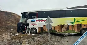Yolcu otobüsü ve tanker çarpıştı 1 ölü 3ü ağır 7 kişi yaralandı-1.webp