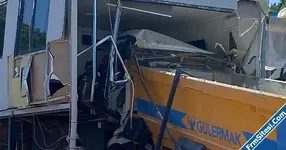 İzmir Bucada feci kaza Prefabrik eve çarptı öldü-1.webp