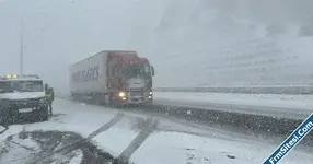 Bolu Dağında kar yağışı etkili oluyor-1.webp Bolu Dağında kar yağışı etkili oluyor-1.webp