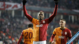 Galatasaray zorlu Samsunspor deplasmanından 3 puanla döndü-1.jpg Galatasaray zorlu Samsunspor deplasmanından 3 puanla döndü-1.jpg