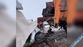 Kamyonet kar küreme aracına çarptı 1 kişi öldü 2 kişi yaralandı-1.jpg Kamyonet kar küreme aracına çarptı 1 kişi öldü 2 kişi yaralandı-1.jpg