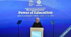Emine Erdoğandan barış ve adil düzen çağrısı Çocukların uykularında bombalarla öldürüldüğü dü...webp Emine Erdoğandan barış ve adil düzen çağrısı Çocukların uykularında bombalarla öldürüldüğü dü...webp