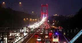 TEMde zincirleme kaza FSM Köprüsü girişinde trafik yoğunluğu oluştu-1.webp