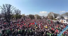 İstanbulda Filistine destek yürüyüşü Çocuklar ölmesin çocuklar yaşasın-1.webp