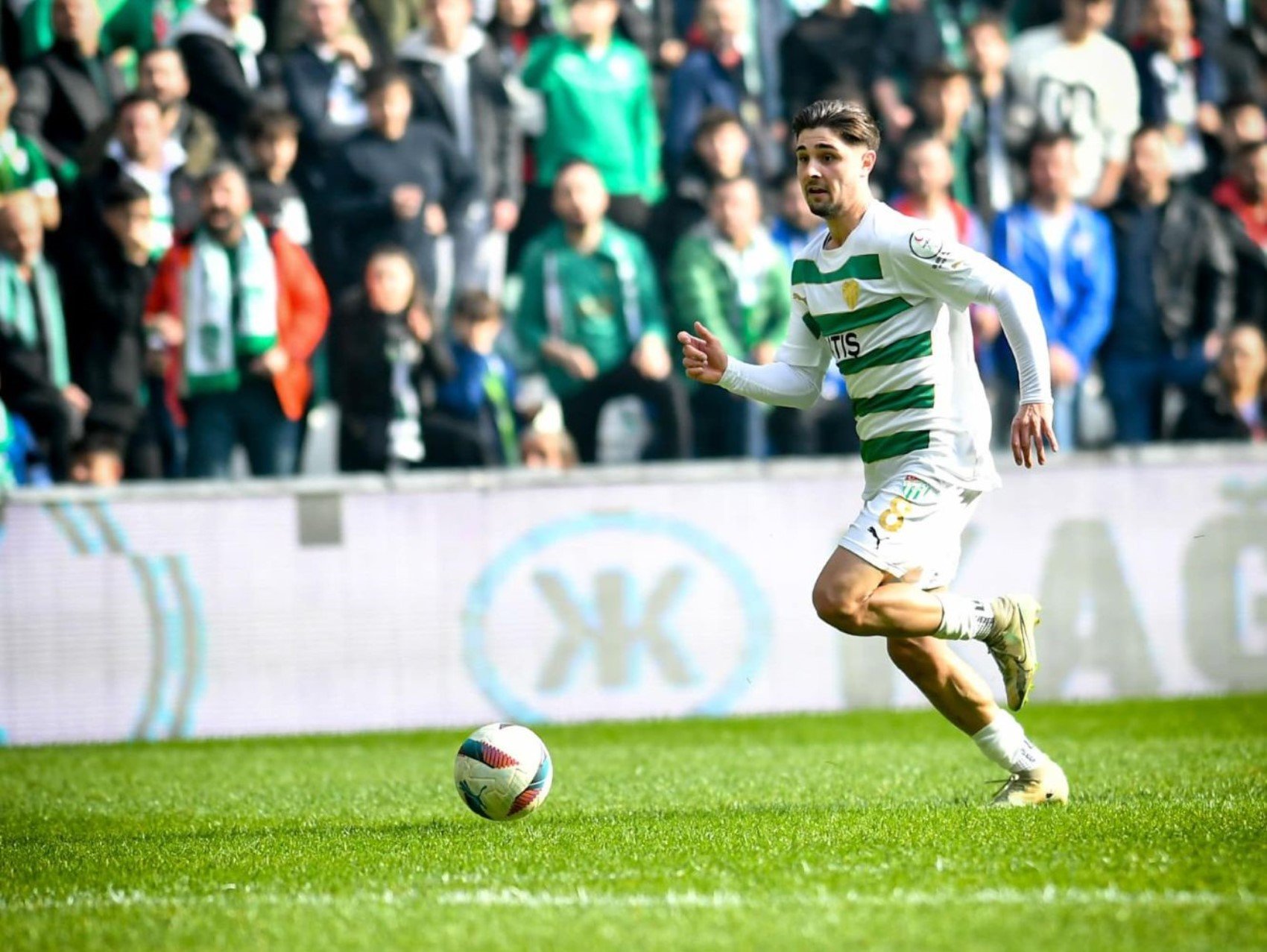 101427314-bursaspor-oyuncu.jpg