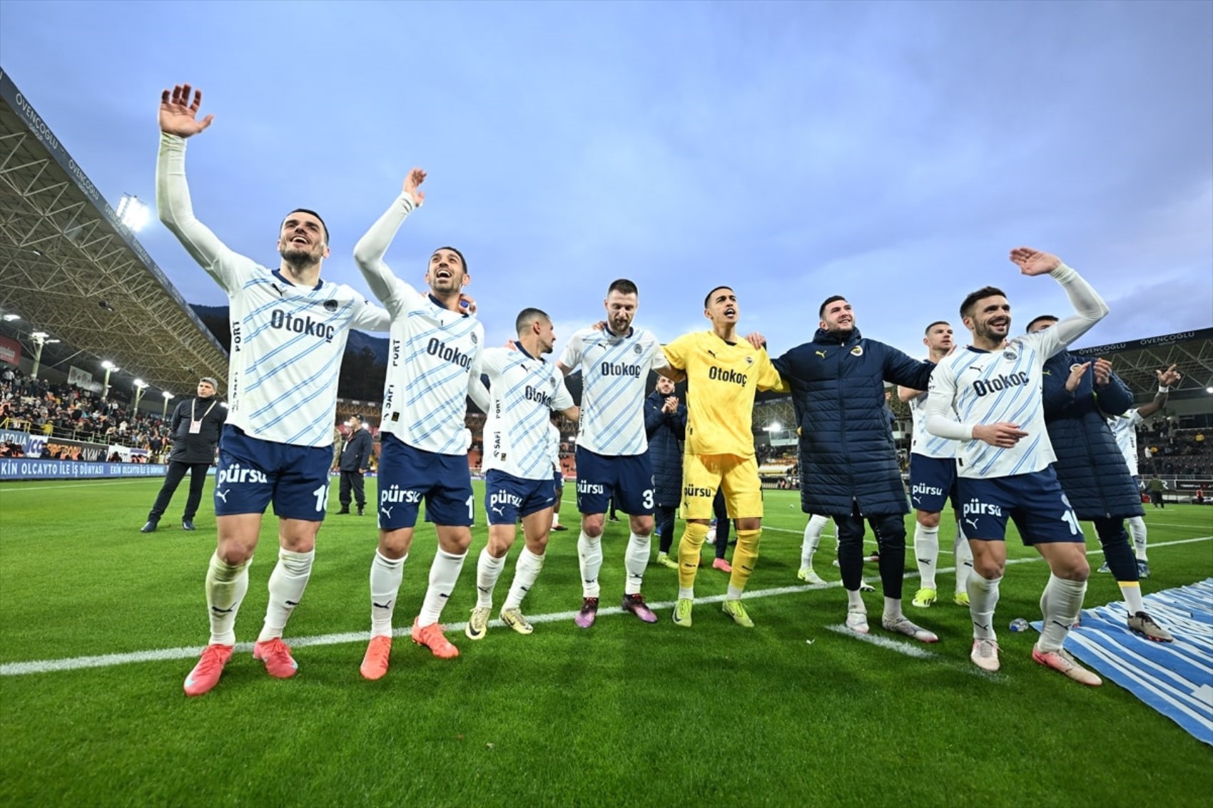 163035982-fenerbahce-beyaz-forma.jpg
