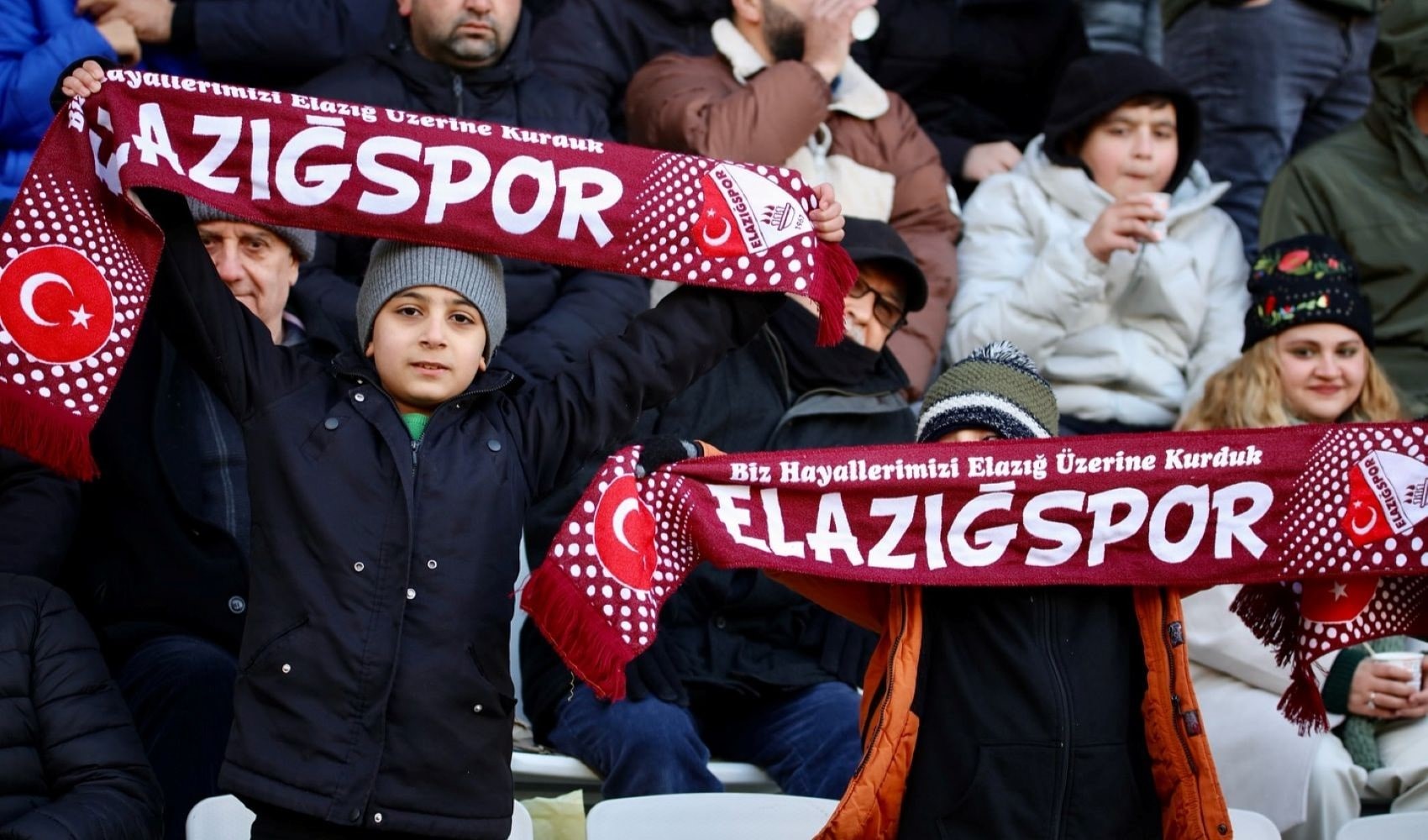 120757015-elazigspor-taraftar.jpg