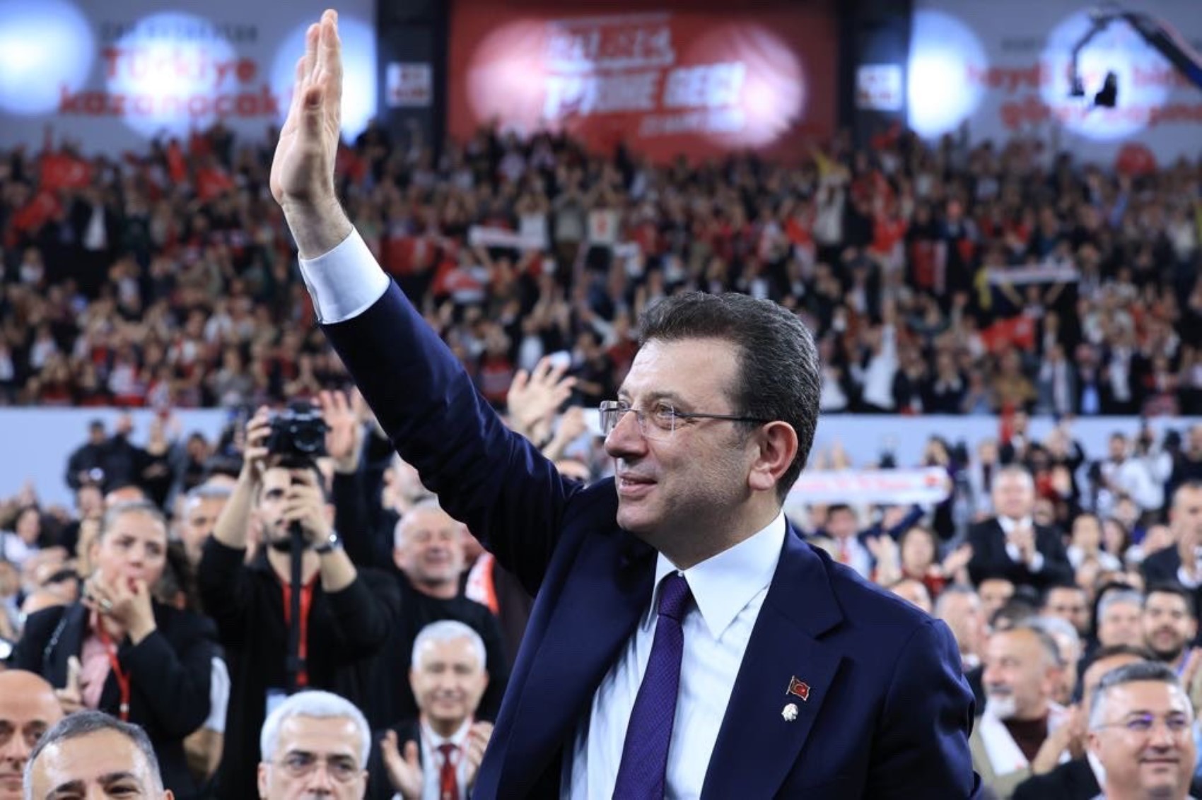 140206222-ekremimamoglu3.jpg